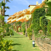 &copy; Landscape Group ★★★★★ (22)